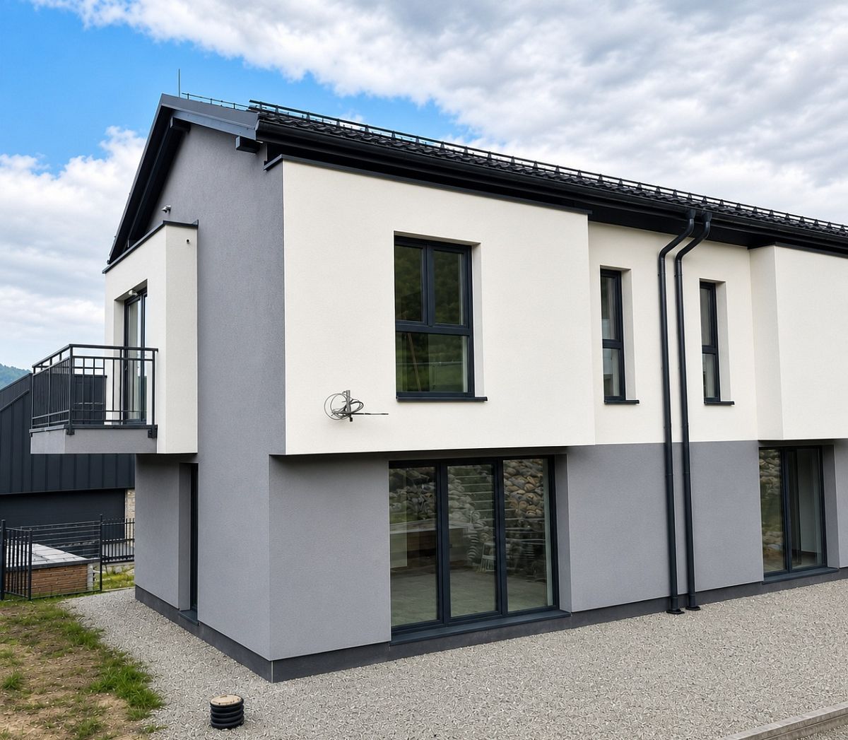 Dom Ustroń – salon z otwartą kuchnią, parter